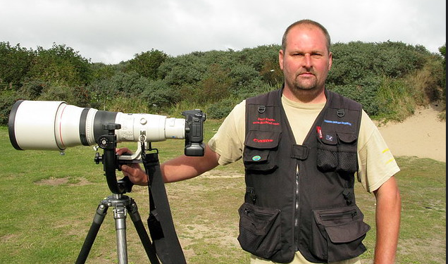 Dean Eades with Canon telephoto lens on tripod in the field